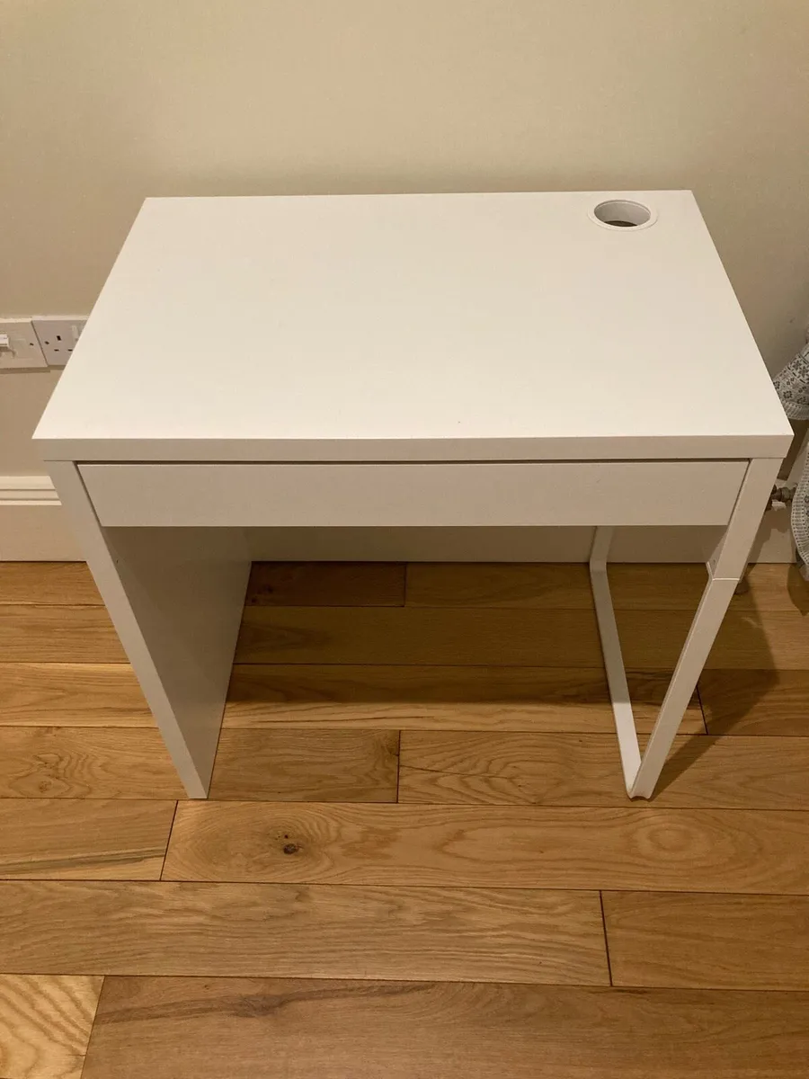 Desk - small white desk (IKEA Micke) - Image 1