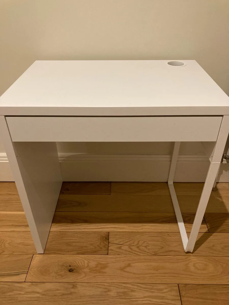 Desk - small white desk (IKEA Micke) - Image 2