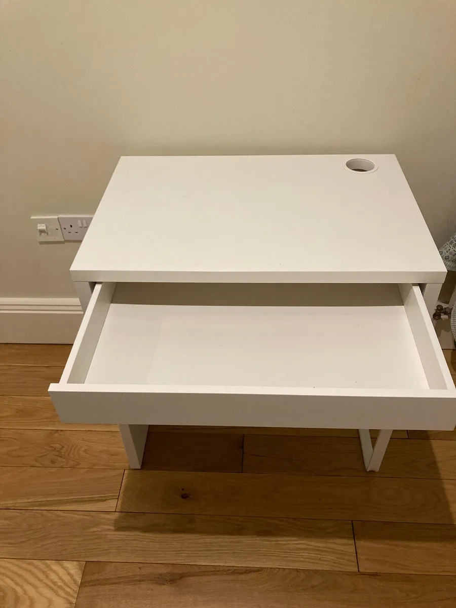 Desk - small white desk (IKEA Micke) - Image 4