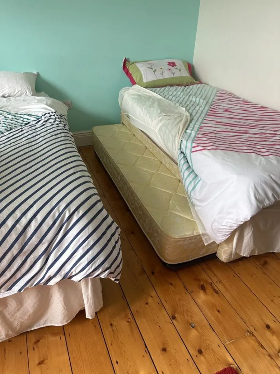 2 excellent quality trundle beds sleeps 4 - Image 4