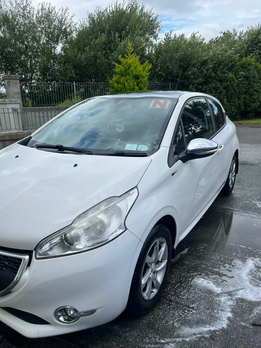Peugeot 208 Style Edition / High Spec - Image 4