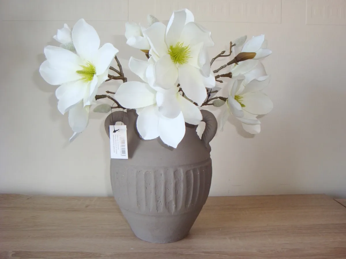 White magnolia short stems - Image 1