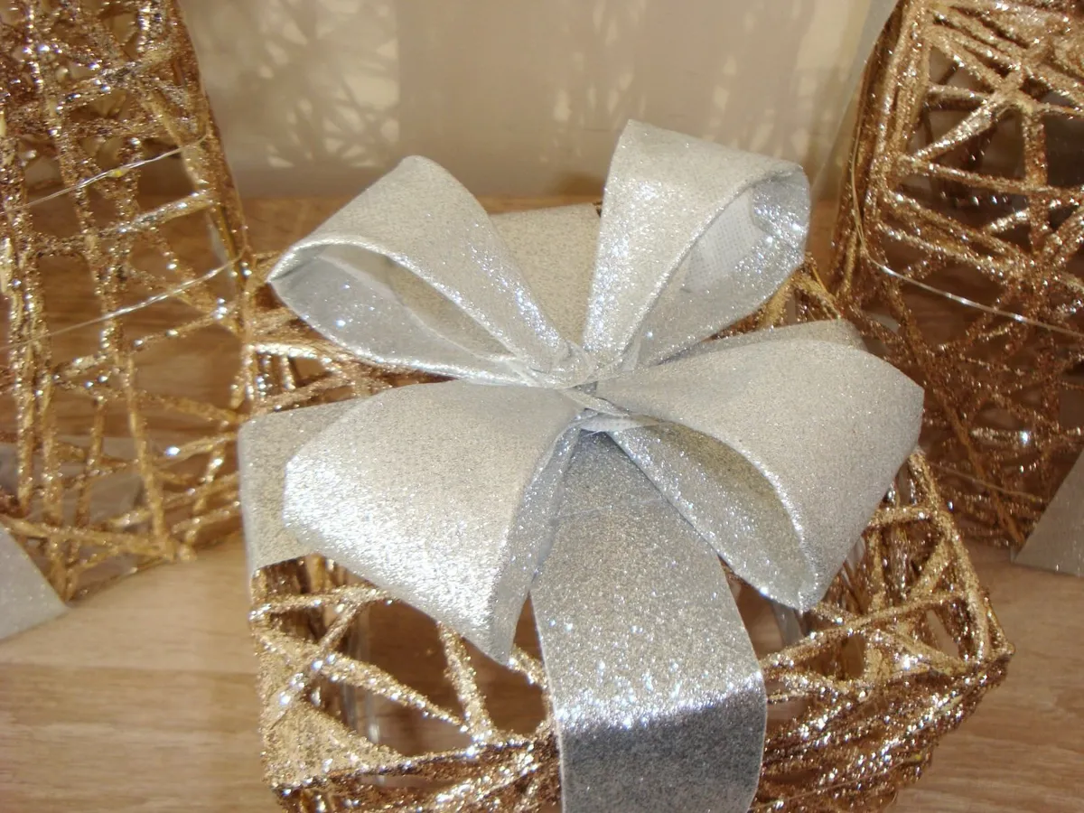 Light gift boxes gold-champagne and silver - NEW - Image 3