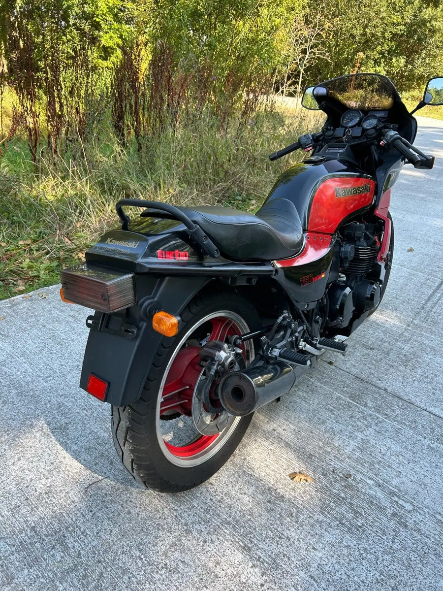 Kawasaki GPZ 750 turbo - Image 4