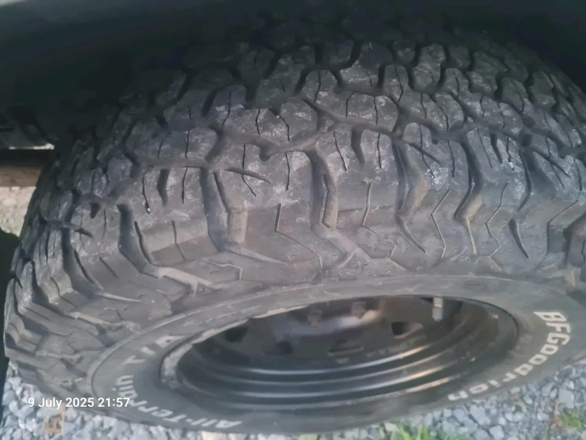 Toyota landcruiser off road rims & tyres - Image 2
