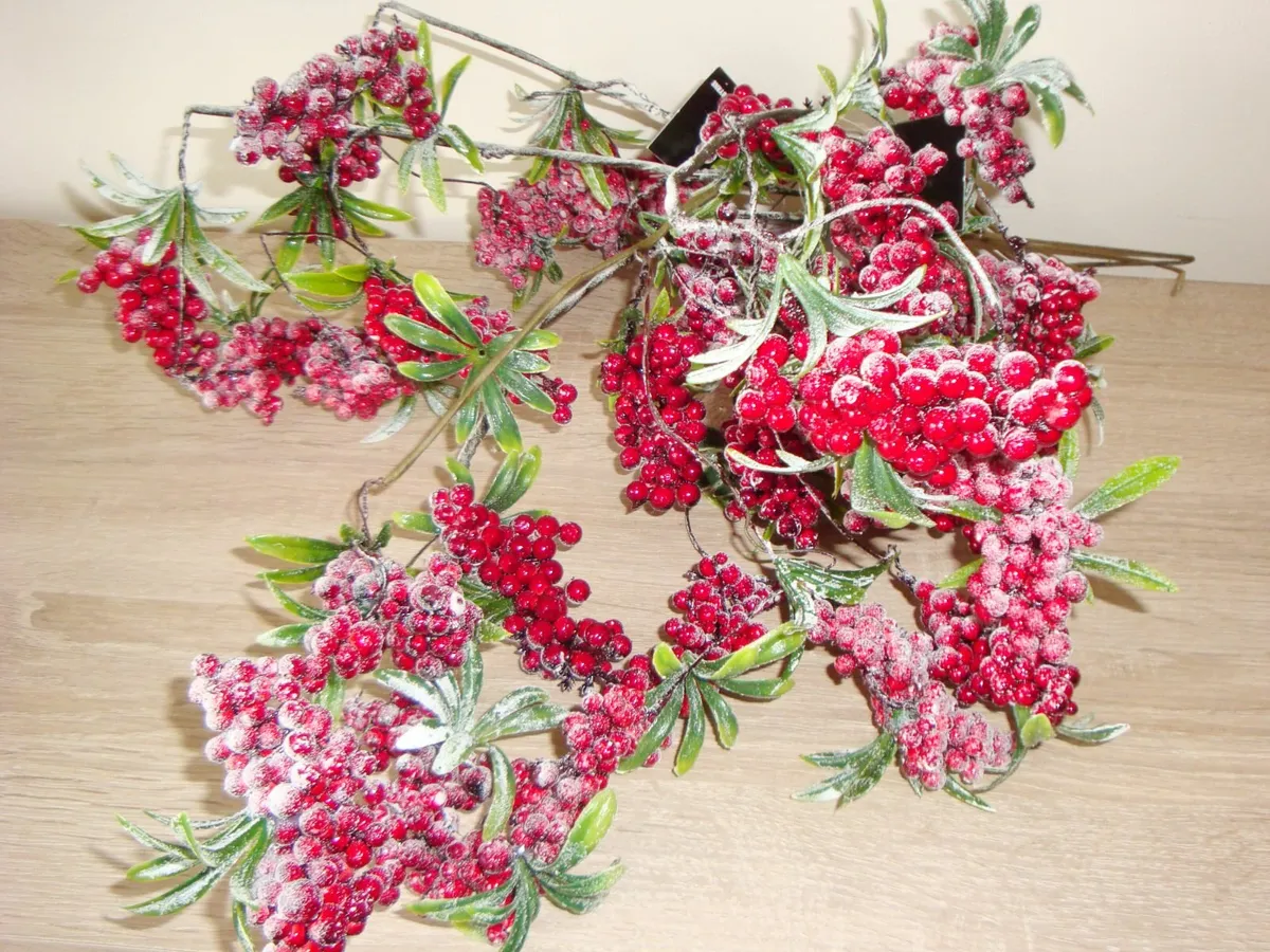 Red berry mistletoe stems picks - set of 5 - NEW - Image 3