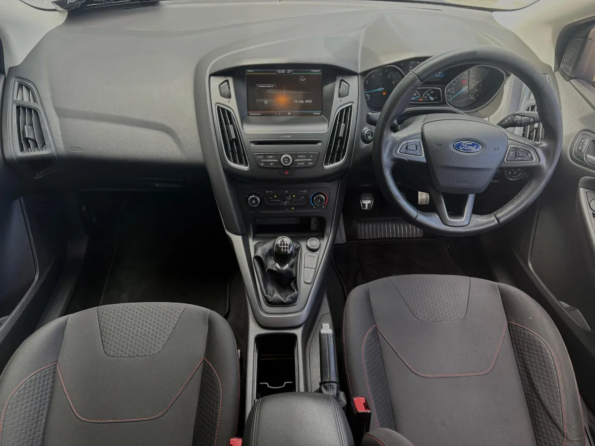 Ford Focus 2015 / 1.0 ZETEC S ECOBOOST - Image 4