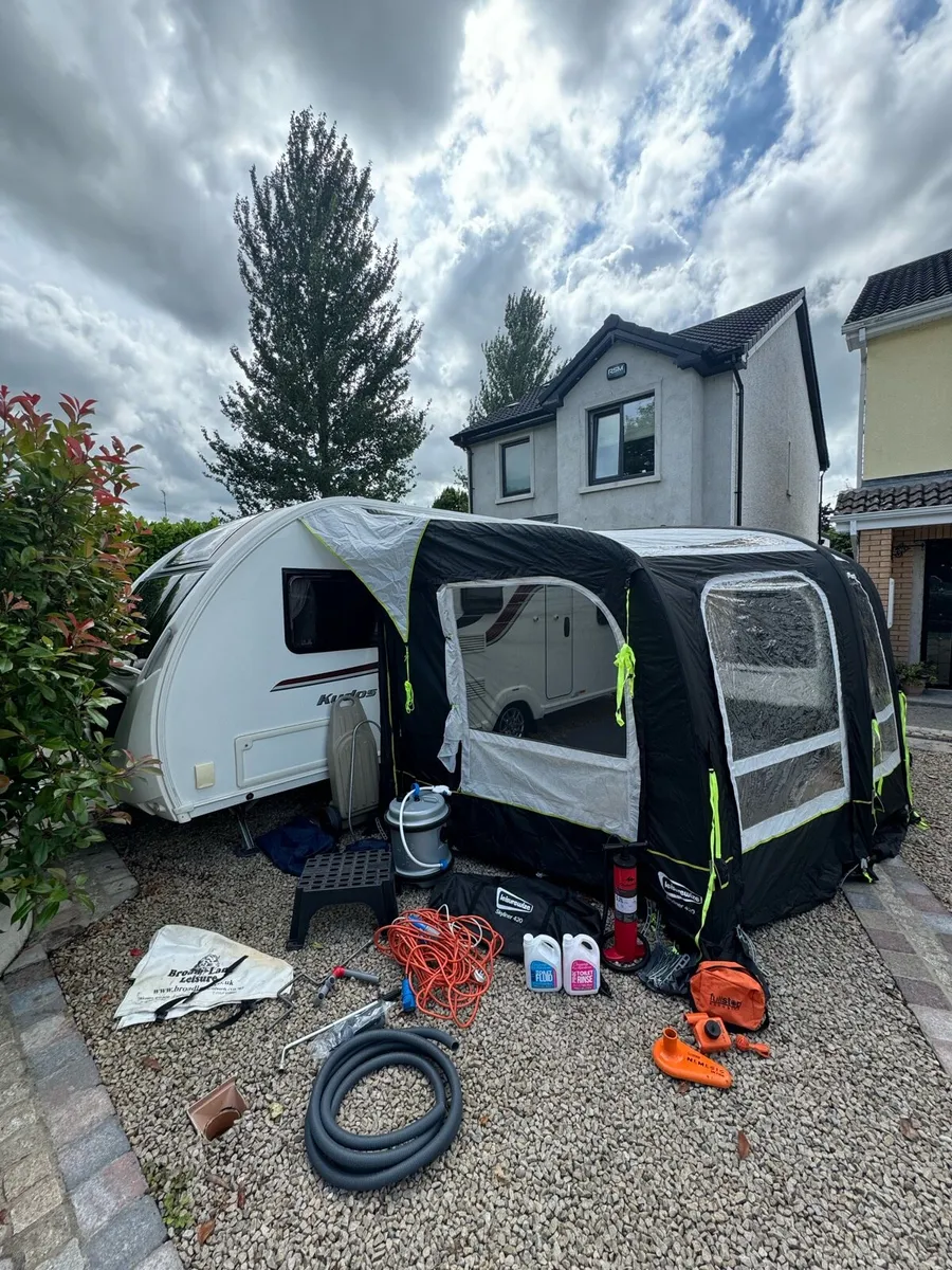 Stunning 6 Berth Air Awning, Motor Movers, Solar - Image 3