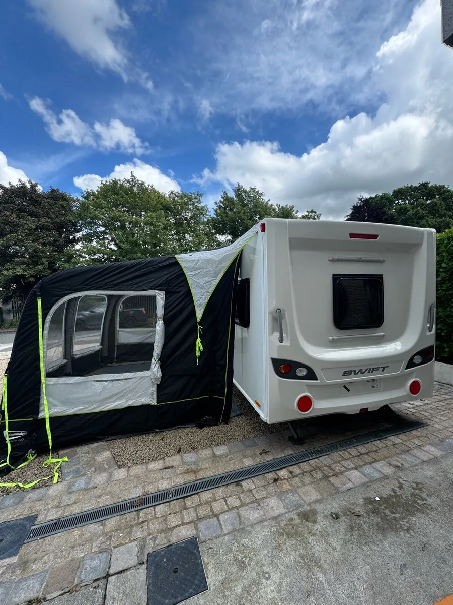 Stunning 6 Berth Air Awning, Motor Movers, Solar - Image 4