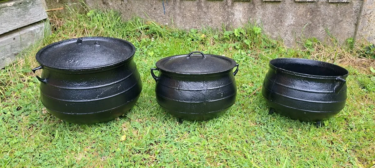 Skillet/cast iron pots