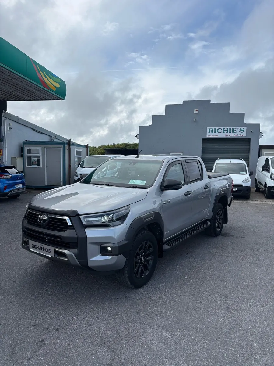 2021 Toyota Hilux - Image 2