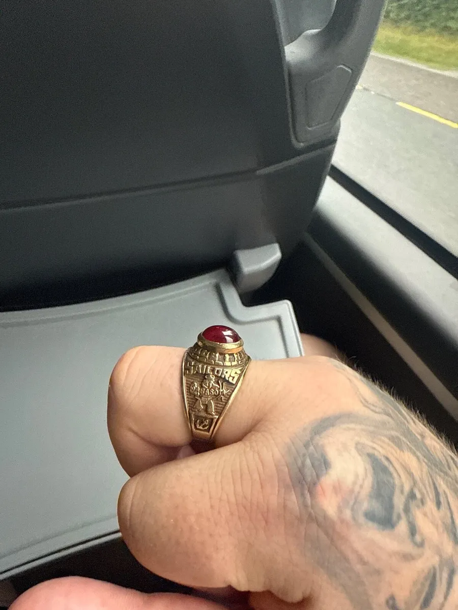 Gold ring - Image 2
