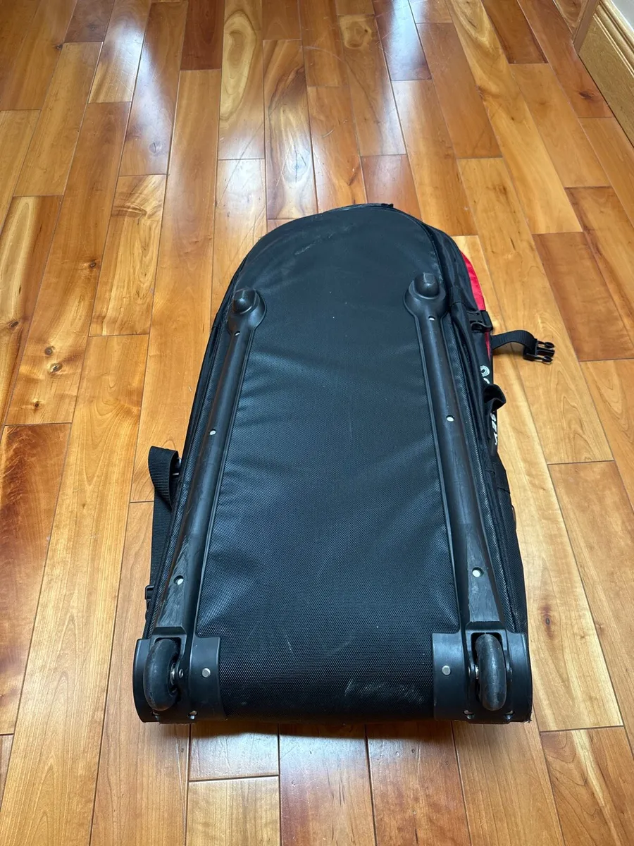 Odyssey sports travel bag on wheels - Image 2