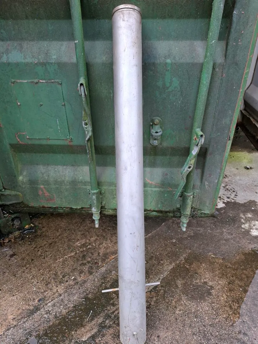 Poles - Image 1
