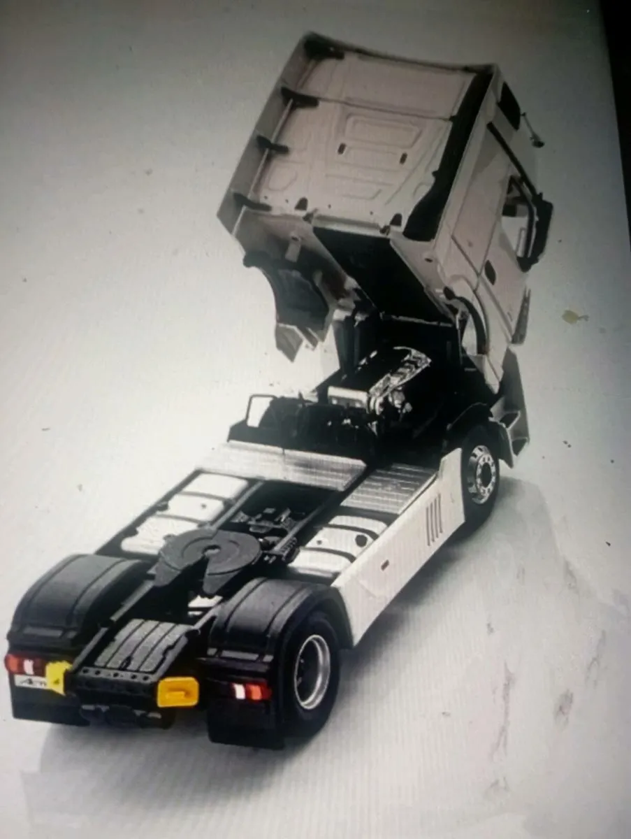 SOLIDO DIE-CAST 1-24 SCALE MERCEDES BENZ DIECAST - Image 4