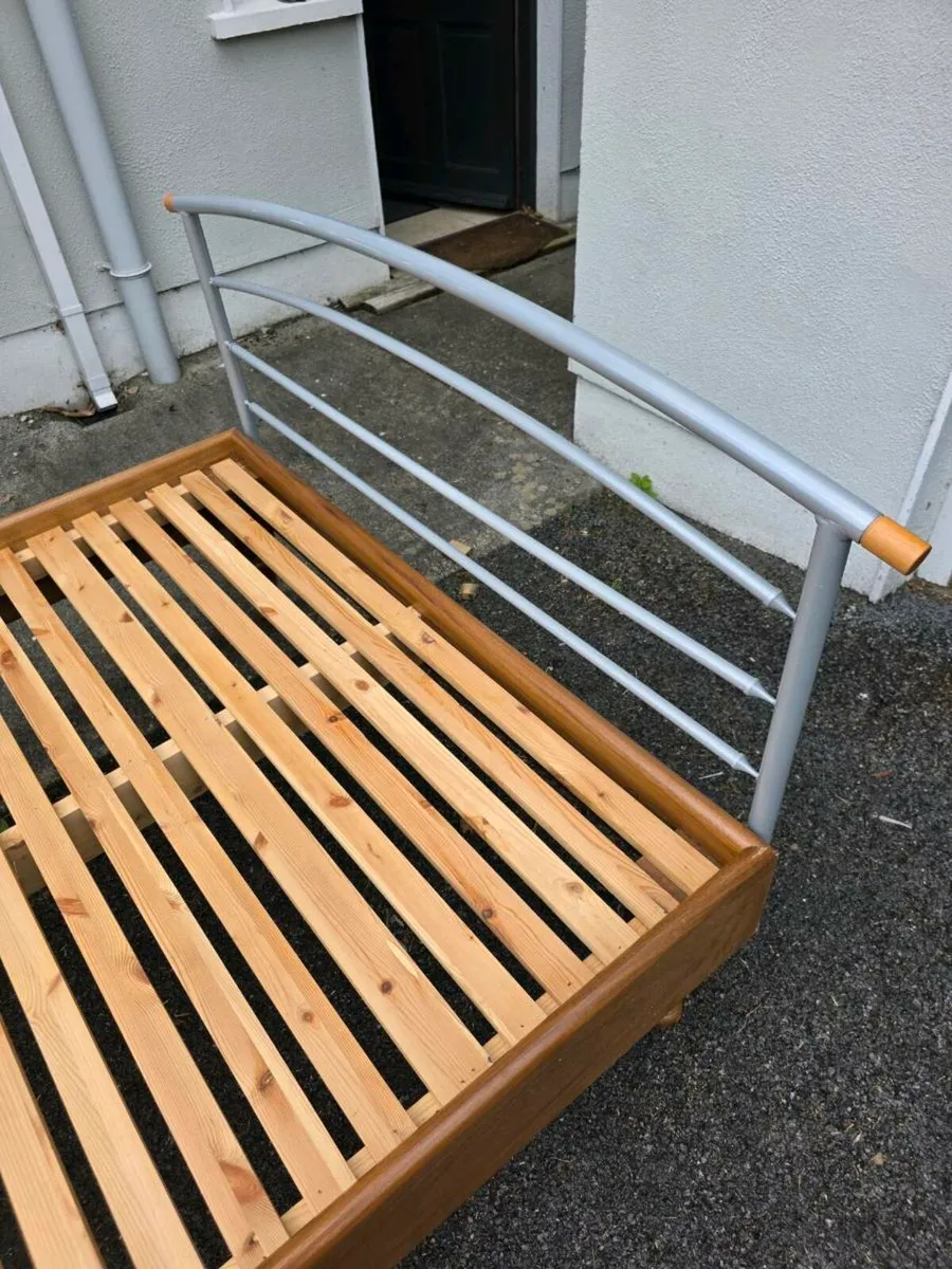 Double bed, 5' with metal head board - Image 1