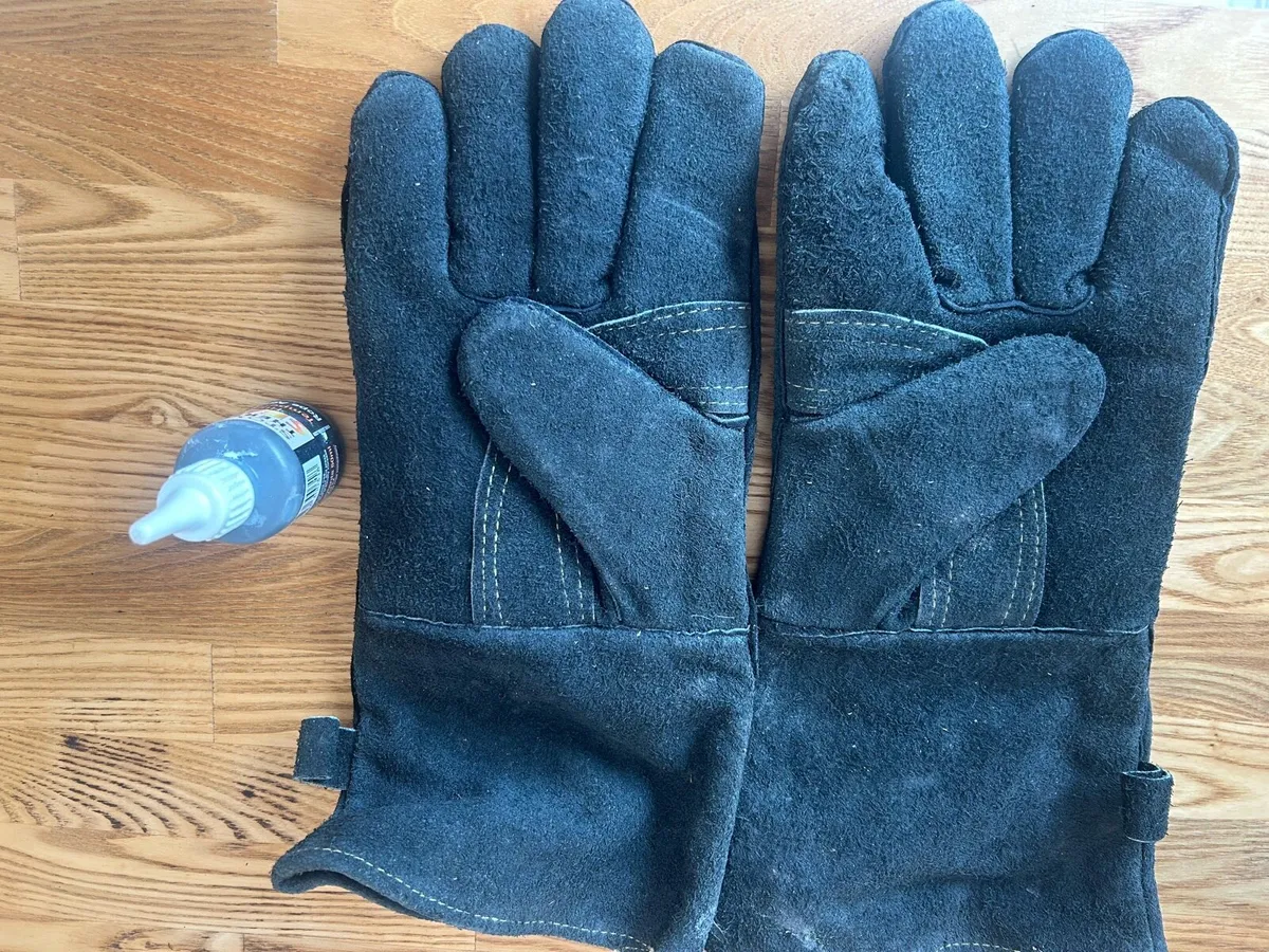 Yeoman stove gloves & Stovax rope adhesive - Image 2