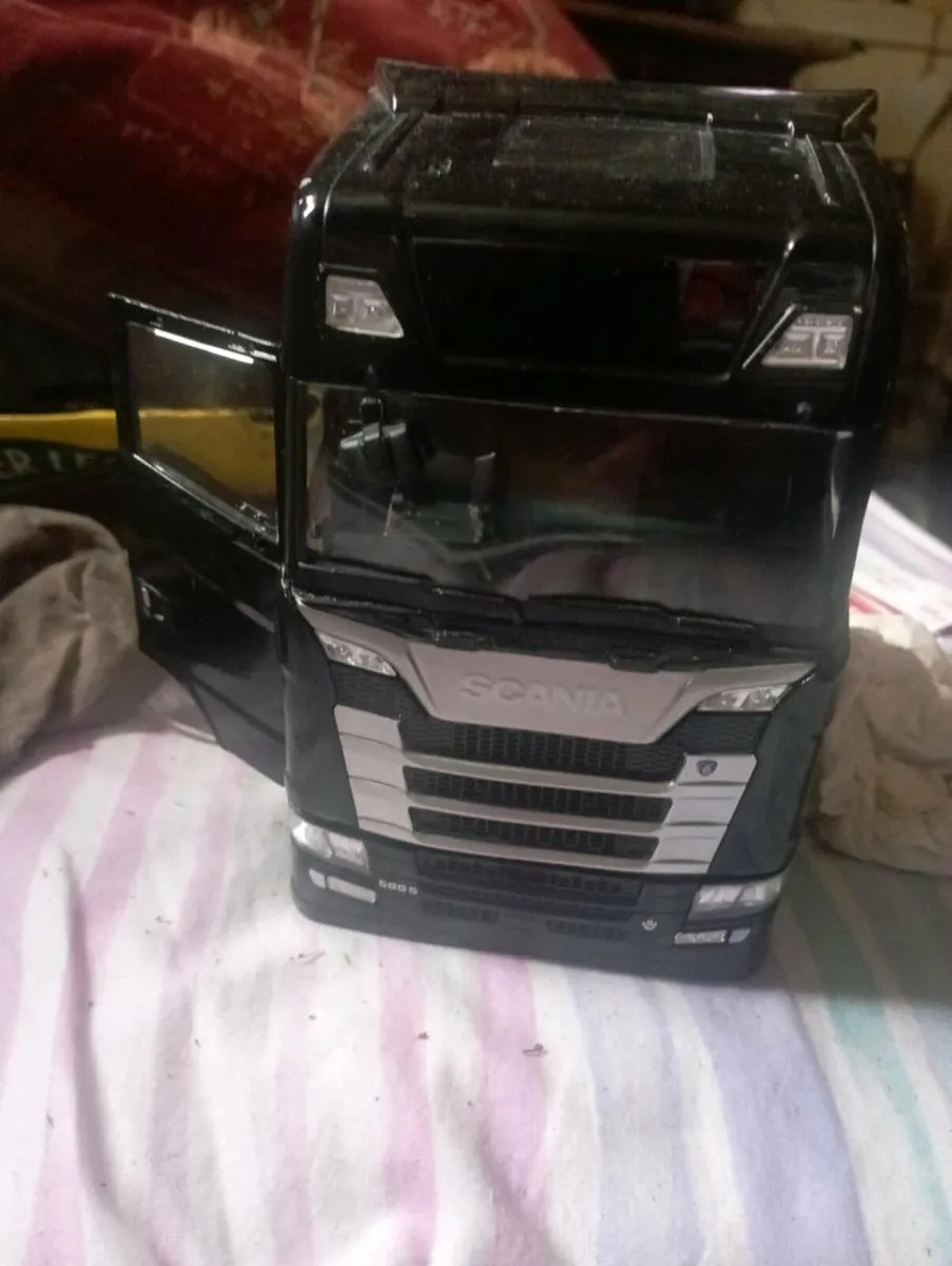 SOLIDO 2023 S 58O SCARNIA TRACTOR UNIT . - Image 1