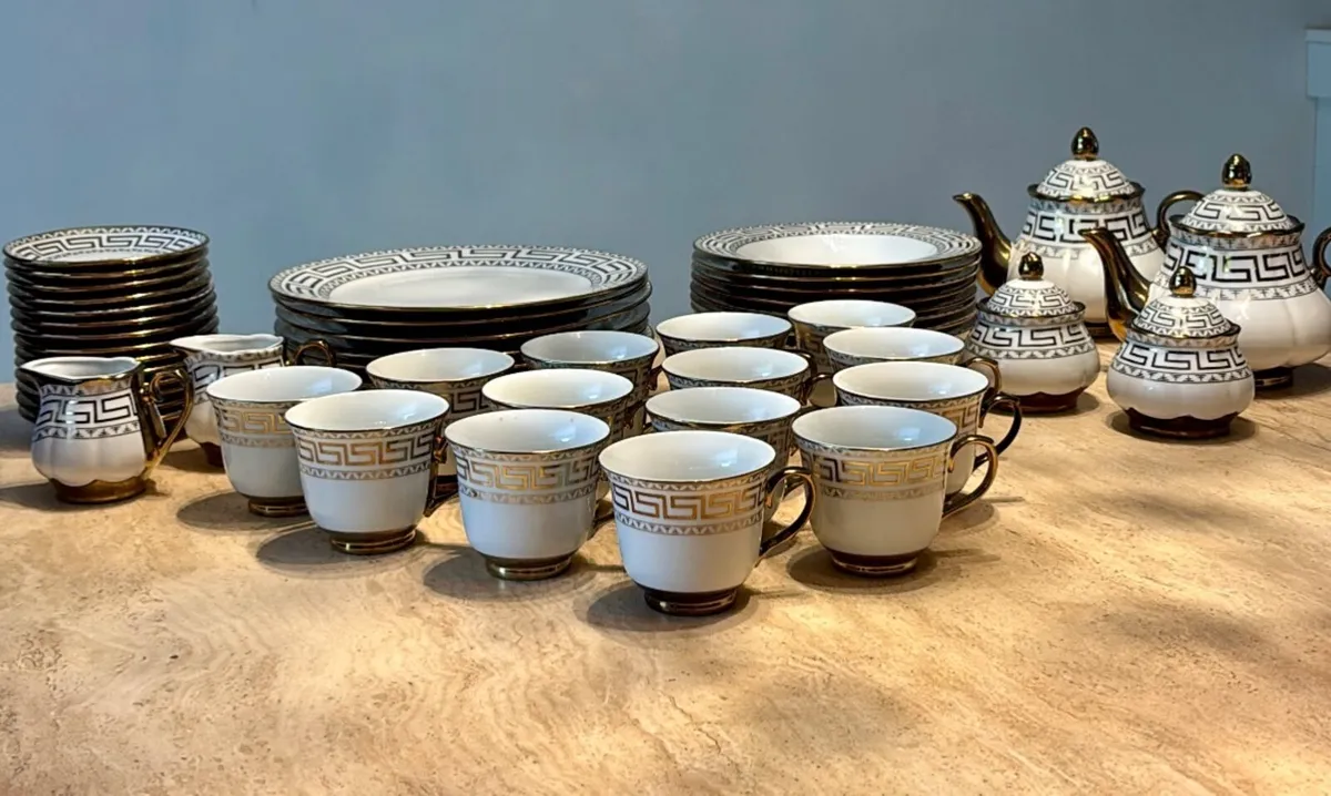 50 Piece Fine Porcelain Tea & Dinner Set – Royal D - Image 3