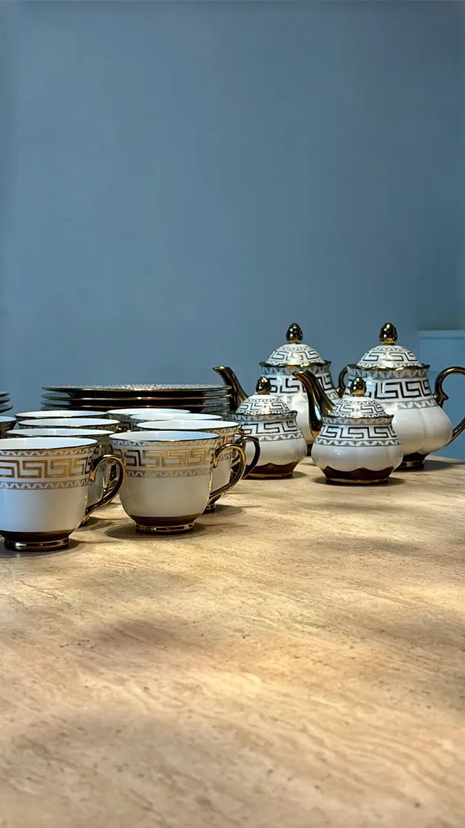 50 Piece Fine Porcelain Tea & Dinner Set – Royal D - Image 4