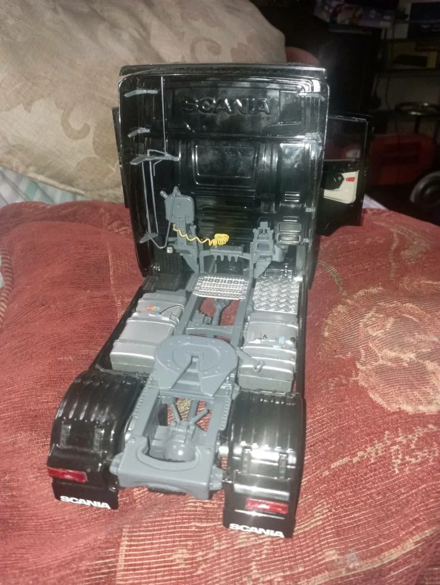 SOLIDO 2023 S 58O SCARNIA TRACTOR UNIT . - Image 4