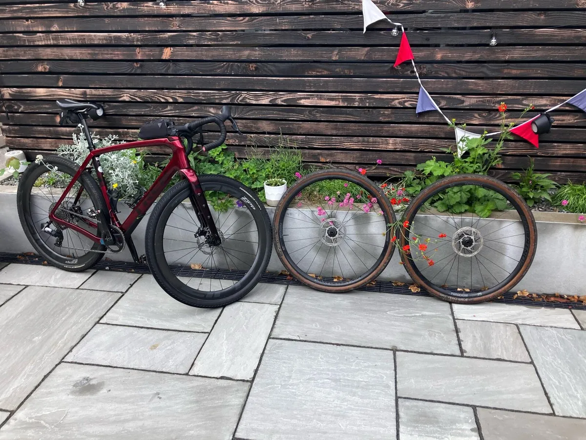Trek Checkpoint Gravel bike - Image 2