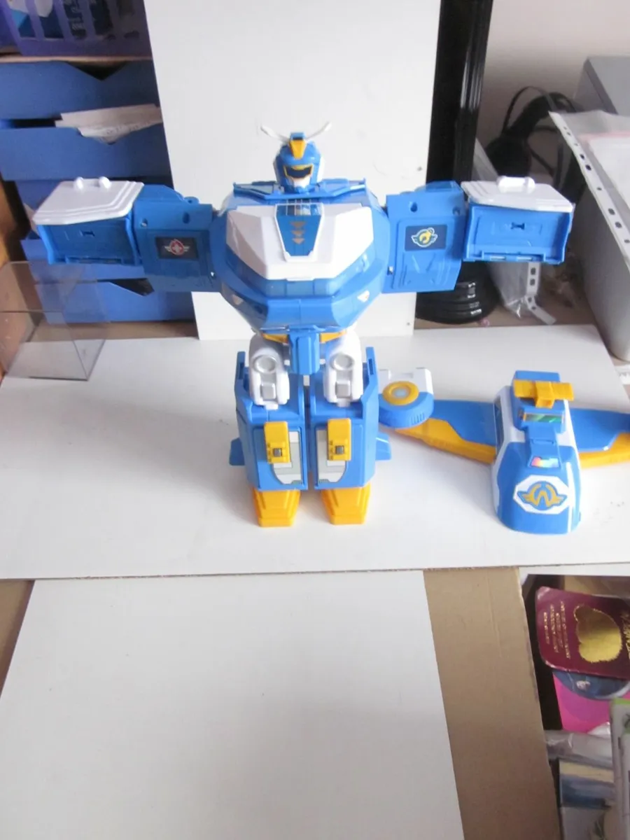 SuperWings 3 in1 World Aircraft Transforming Robot - Image 4