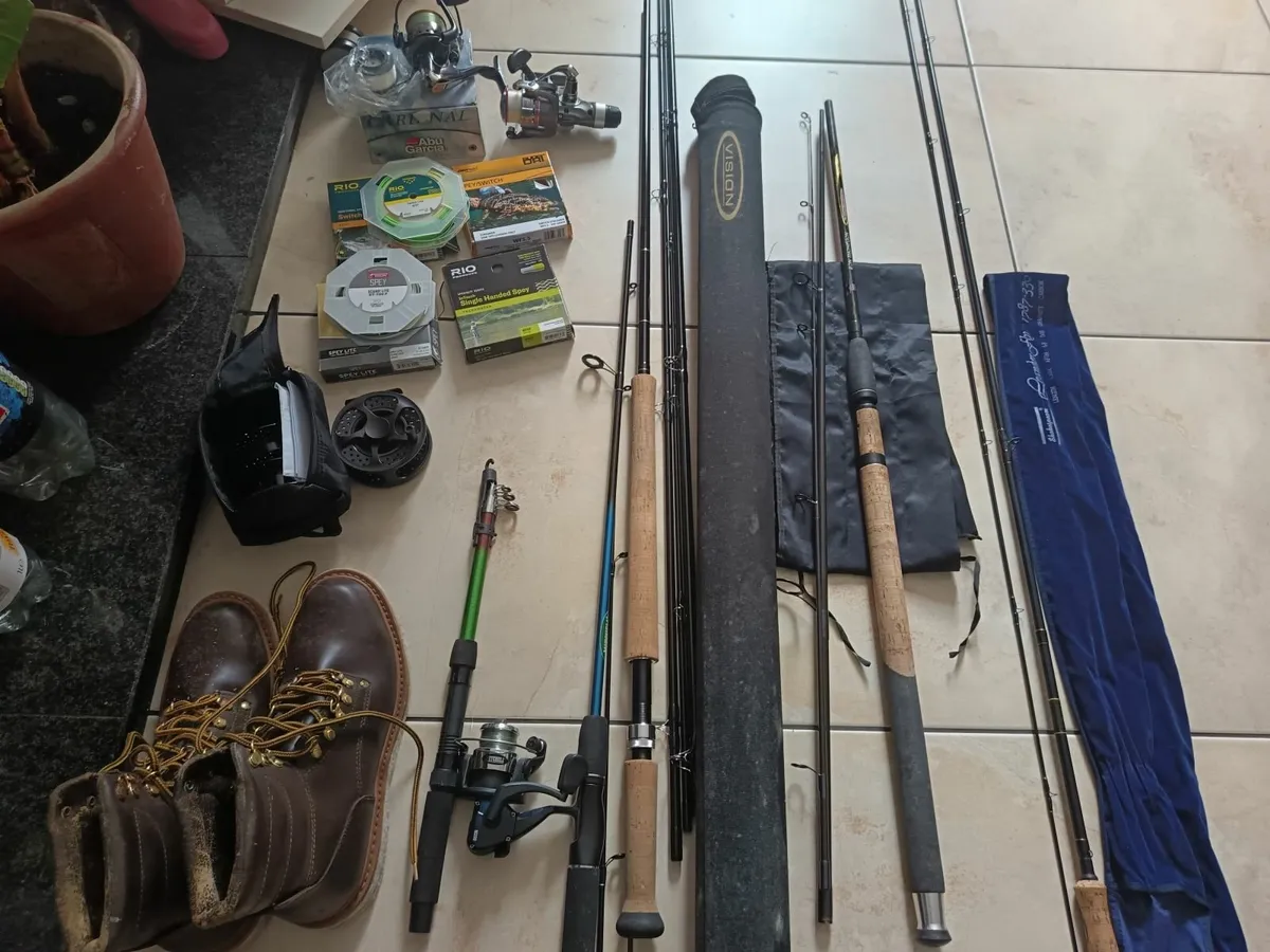 Fly/spinning fishing gear