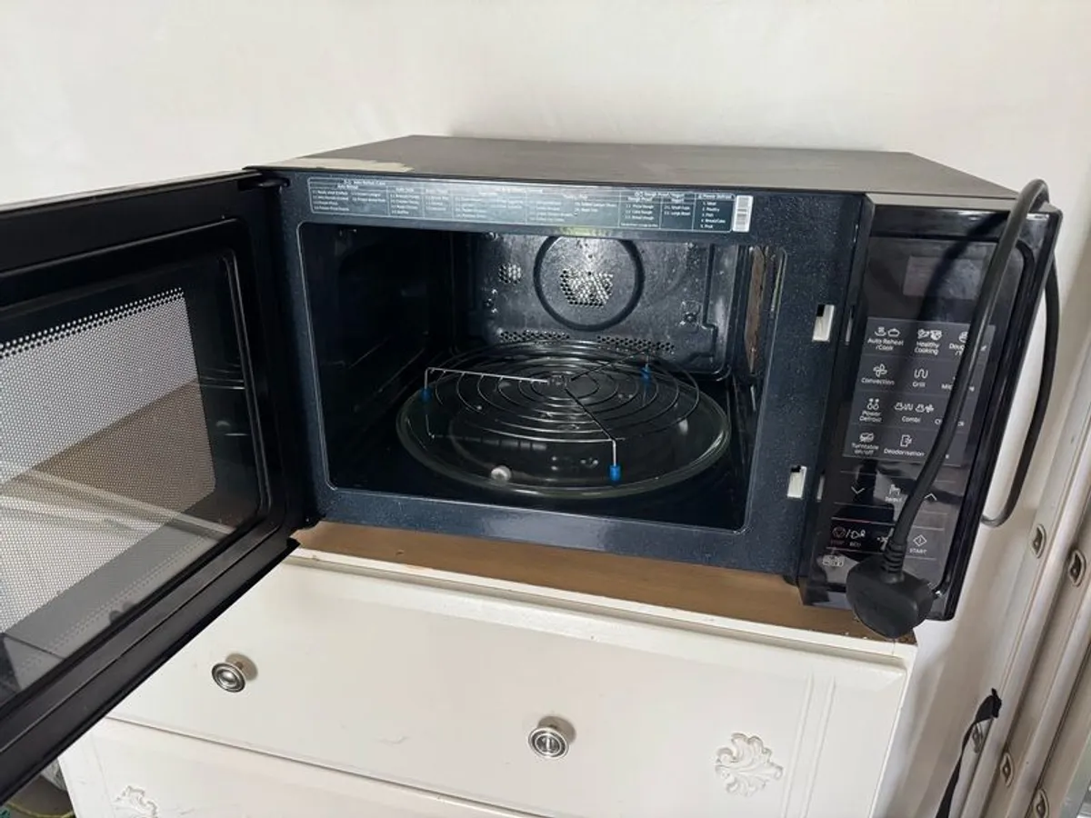 Samsung Smart Oven Microwave - Image 1