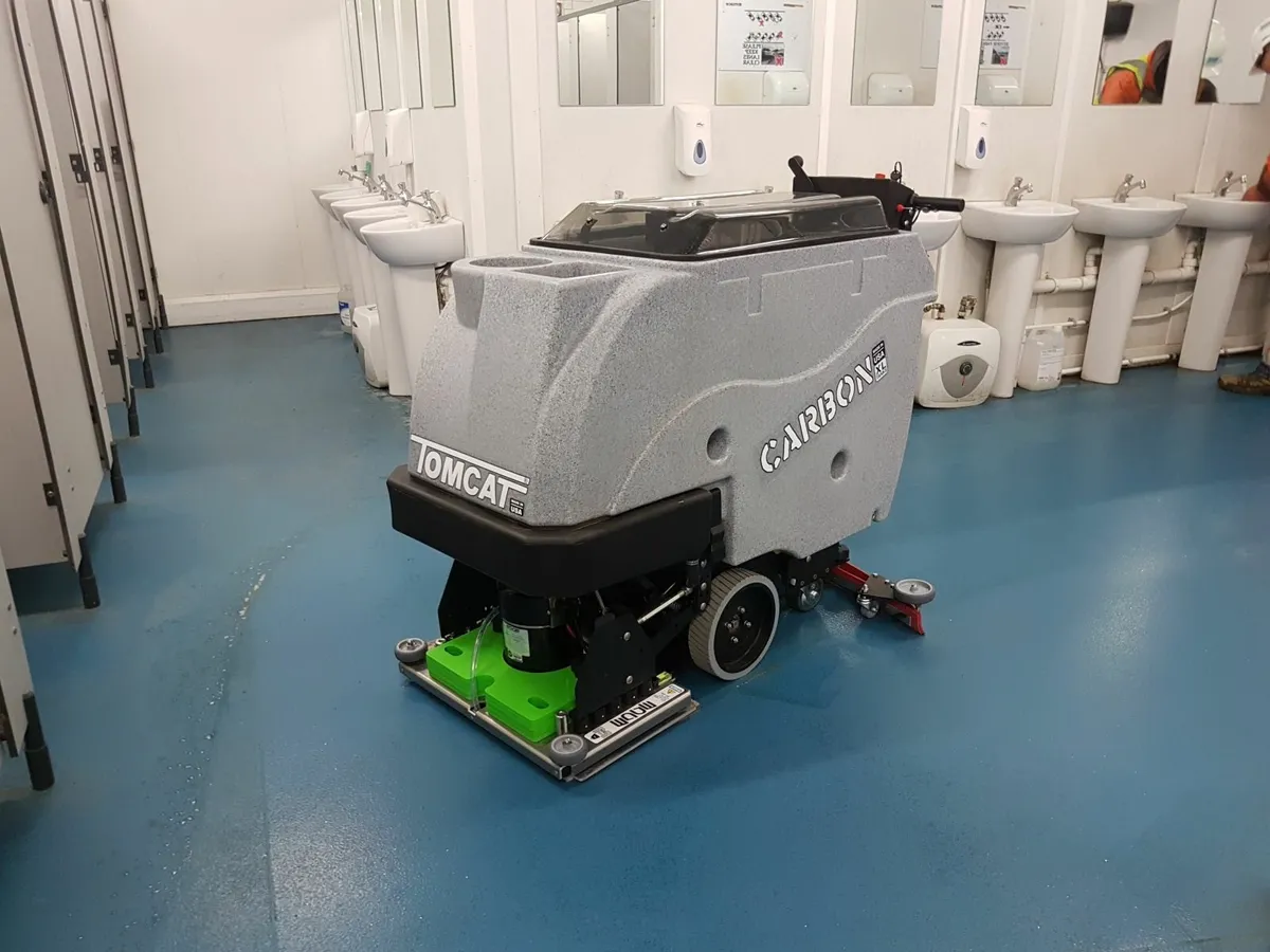 Tomcat Carbon 24E Heavy-Duty Scrubber Dryer - Image 1