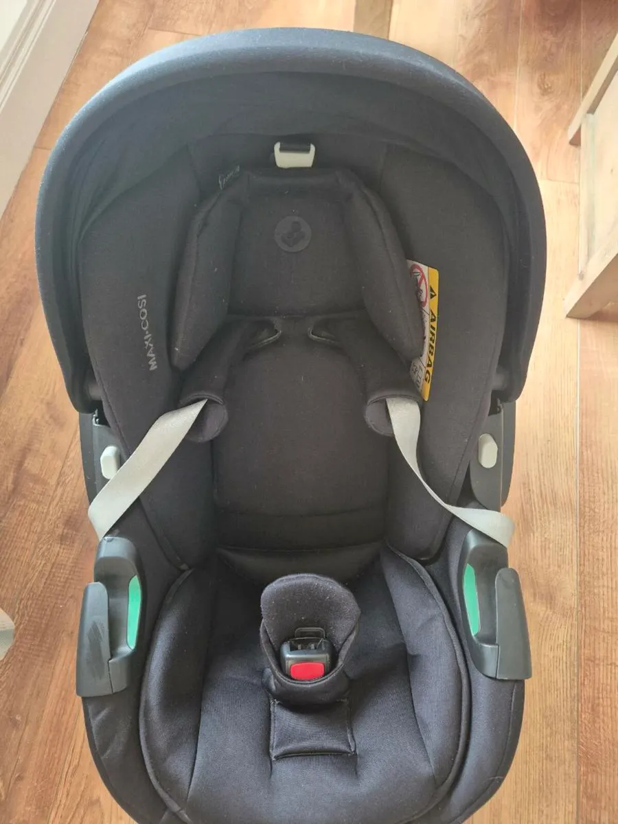 Maxi Cosi pebble 360 pro car seat & familyfix base - Image 2