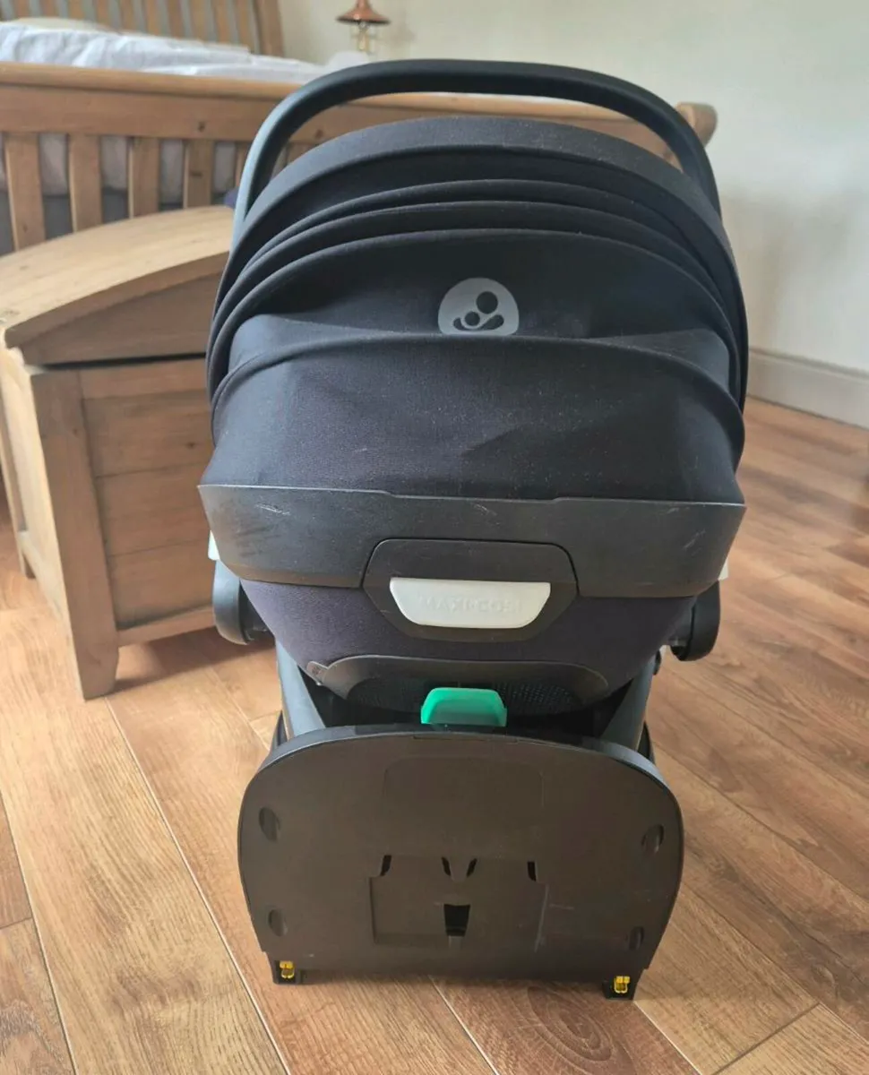Maxi Cosi pebble 360 pro car seat & familyfix base - Image 3