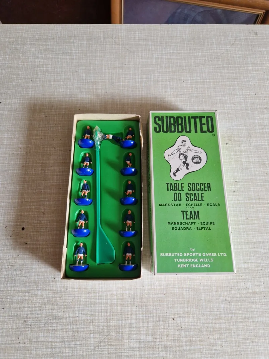 Vintage Retro 1970's Subbuteo Football Team Leeds - Image 1