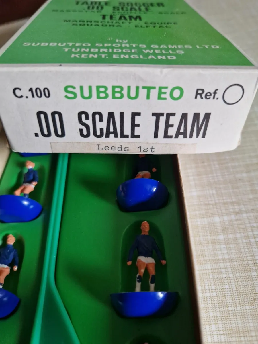 Vintage Retro 1970's Subbuteo Football Team Leeds - Image 2