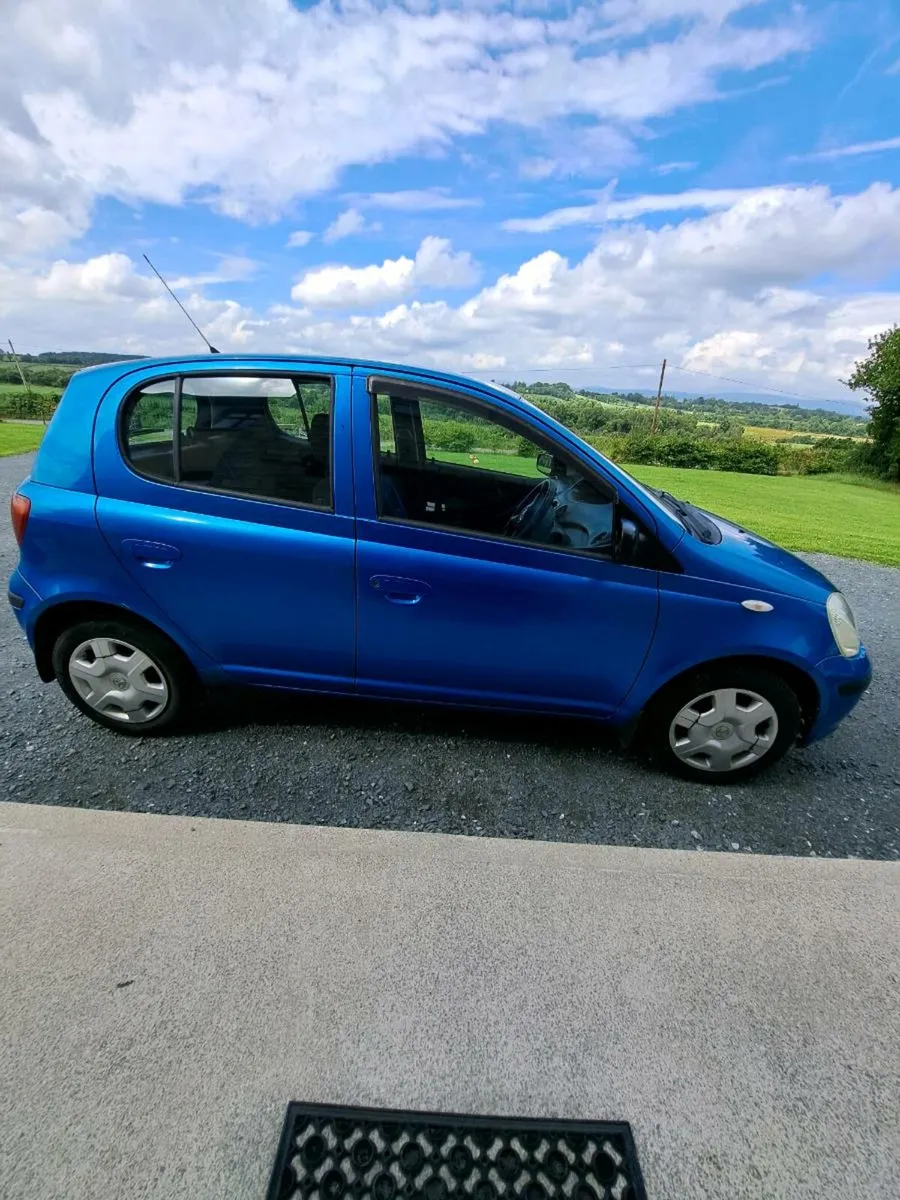 03 Toyota Yaris - Image 3