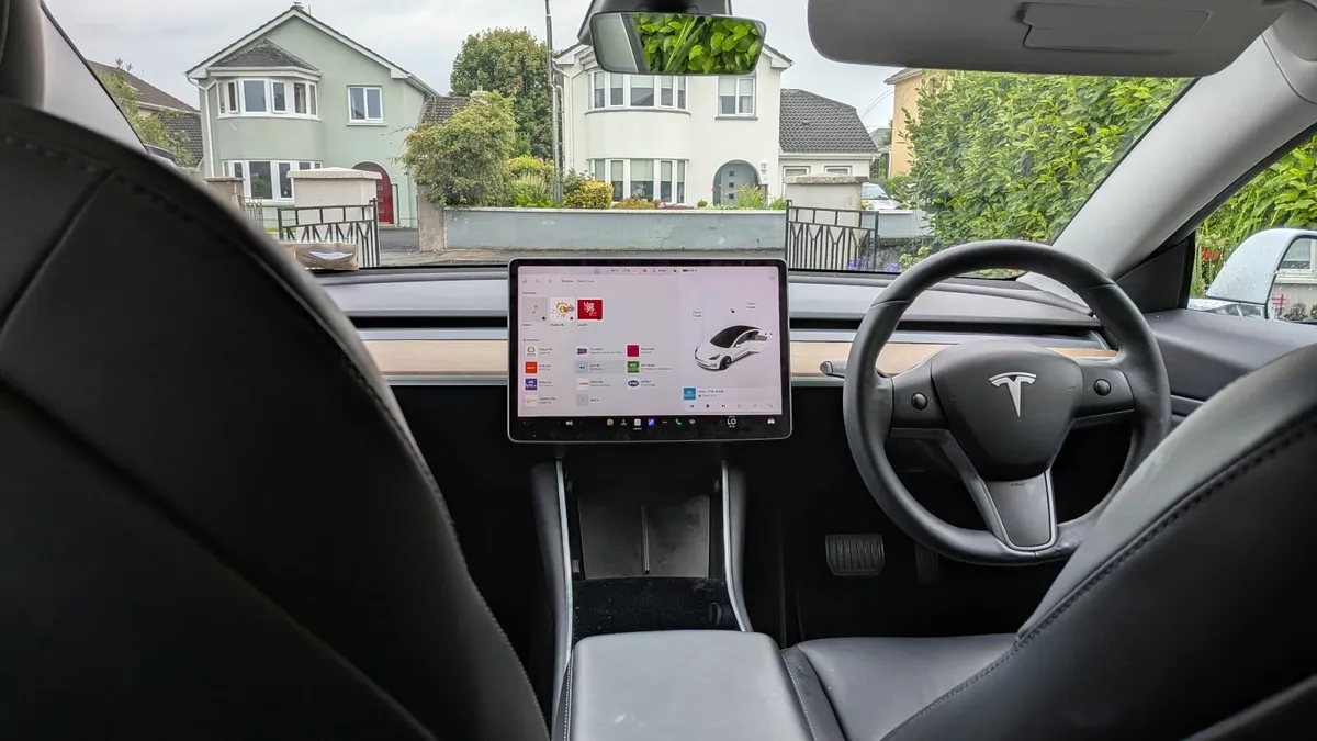 192 Tesla Model 3 Long Range - Image 2