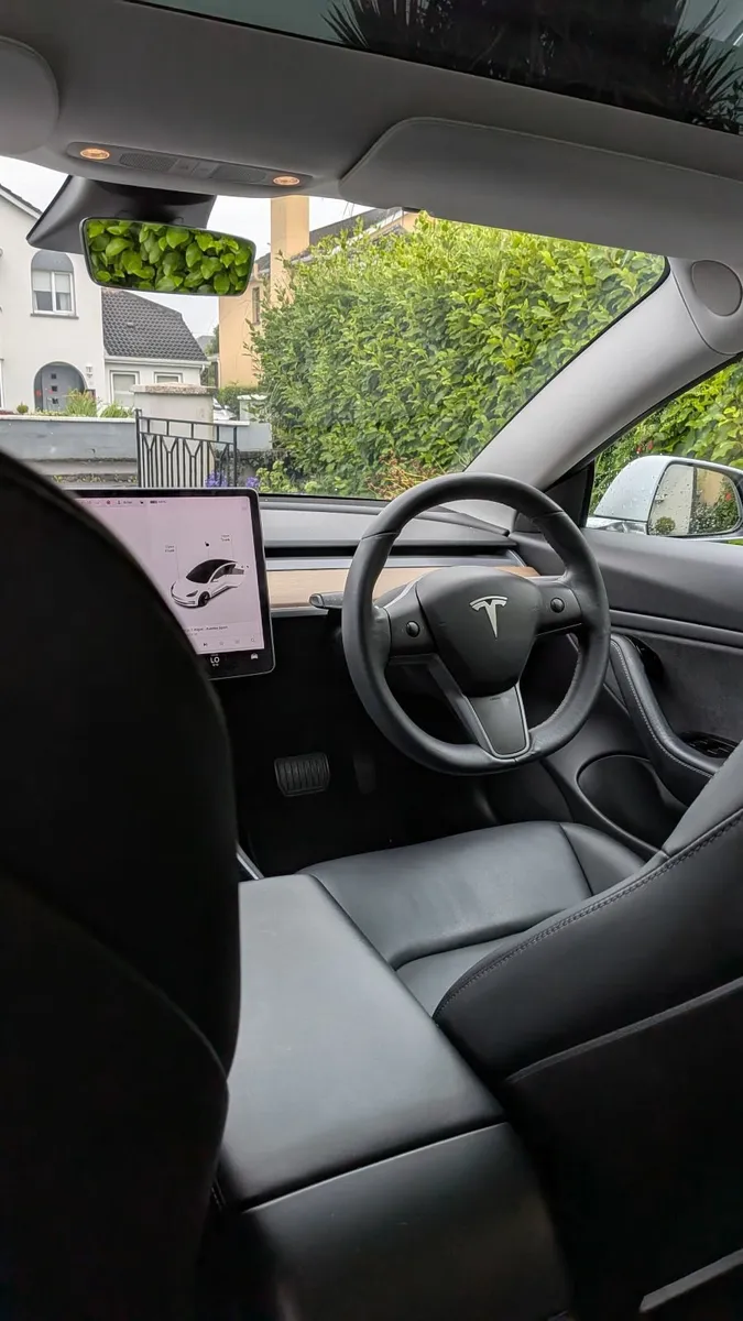 192 Tesla Model 3 Long Range - Image 3