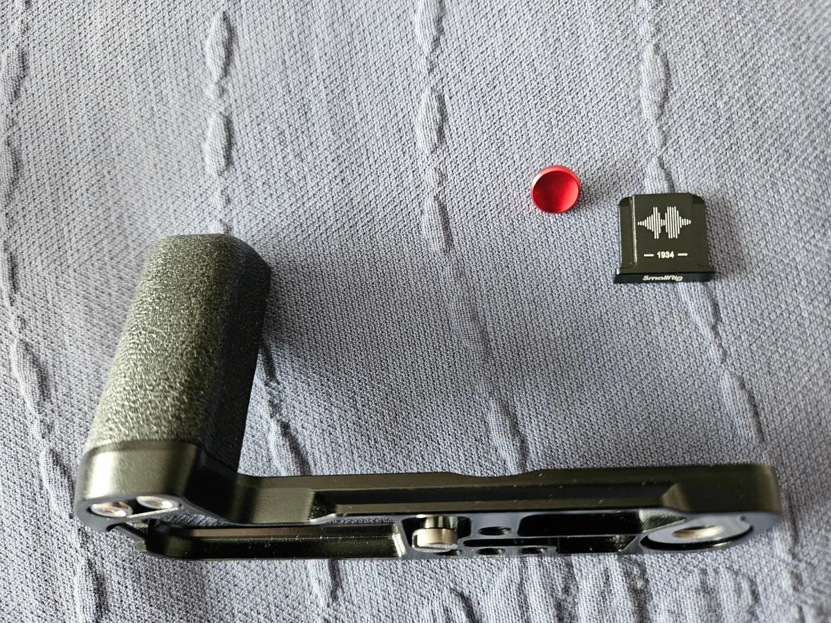 X100vi Grip and Hood - Image 3