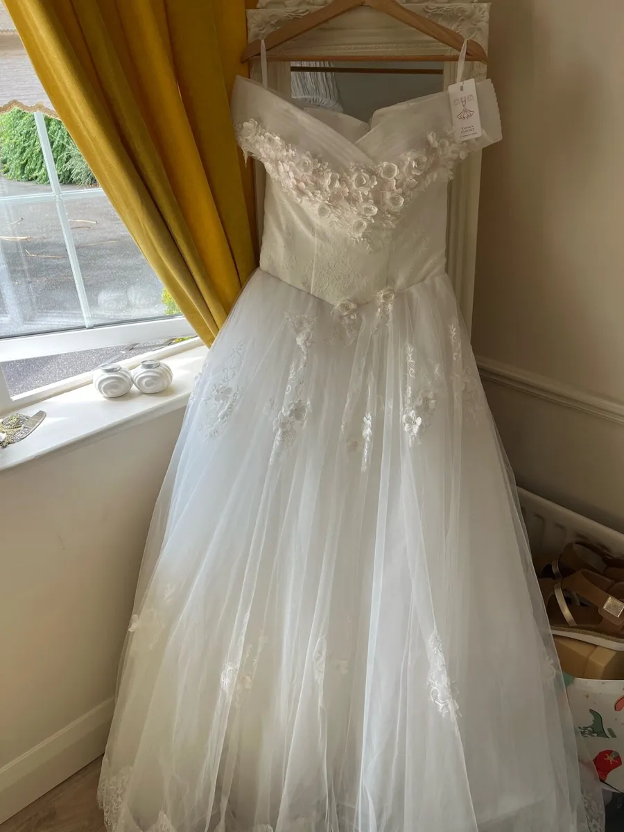 Wedding dress - Image 1
