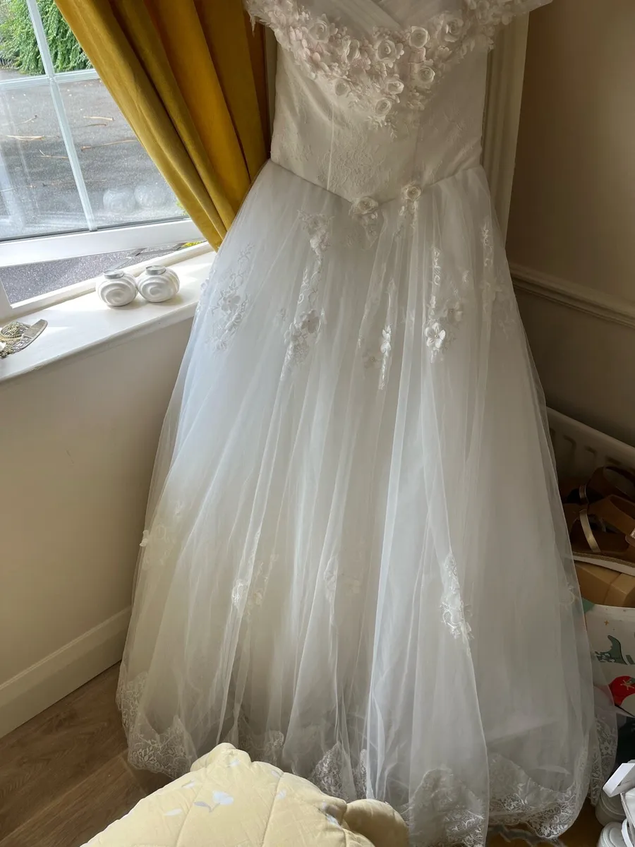 Wedding dress - Image 2