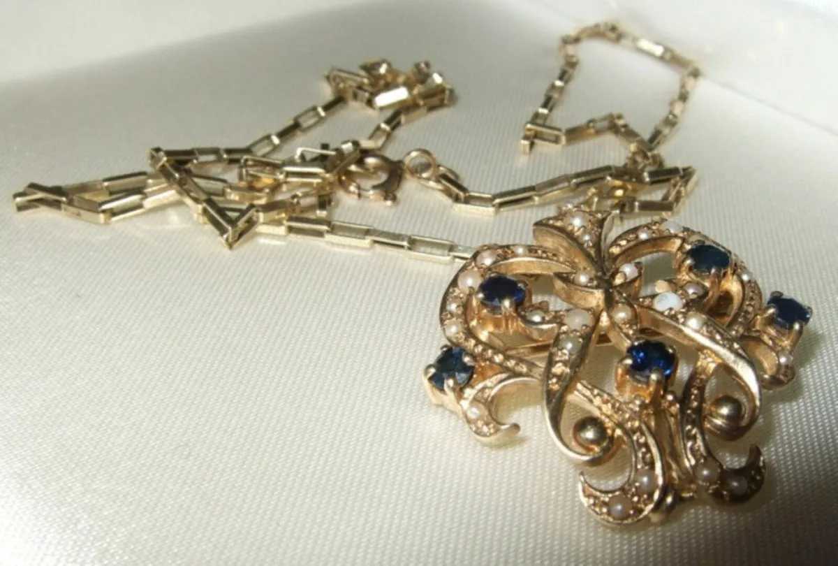 Vintage 9ct Gold/Sapphire and Pearl Pendant/Chain - Image 3