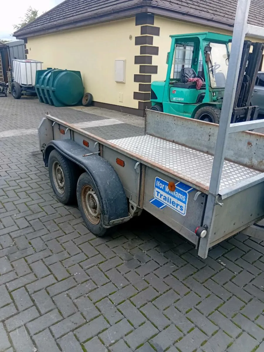 Trailer - Image 1