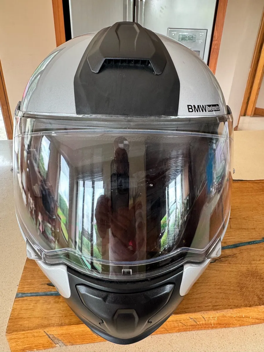 BMW System 7 Carbon Helmet - Image 2