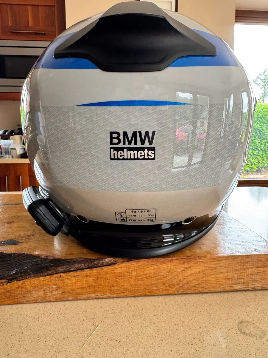 BMW System 7 Carbon Helmet - Image 3
