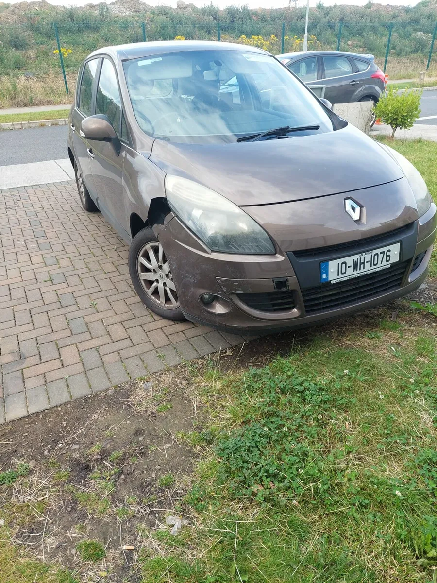 2010 Renault Scenic - Image 2