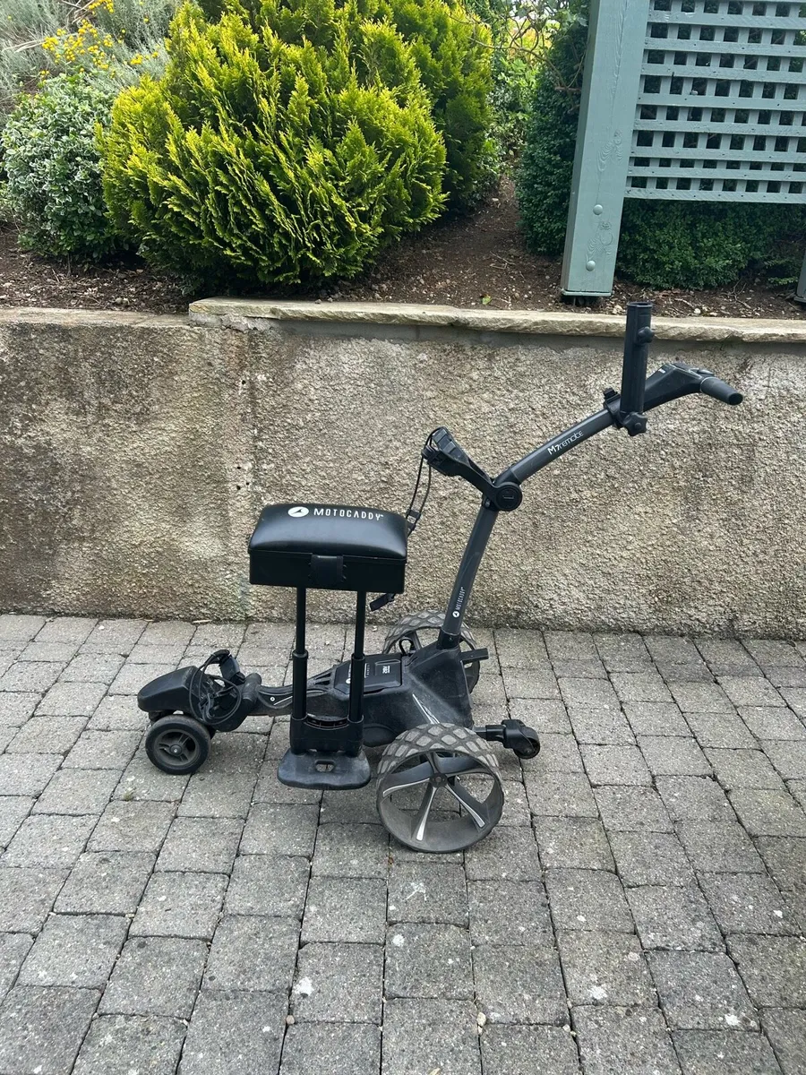 Motocaddy ME Remote Electric Golf Trolley - Image 1