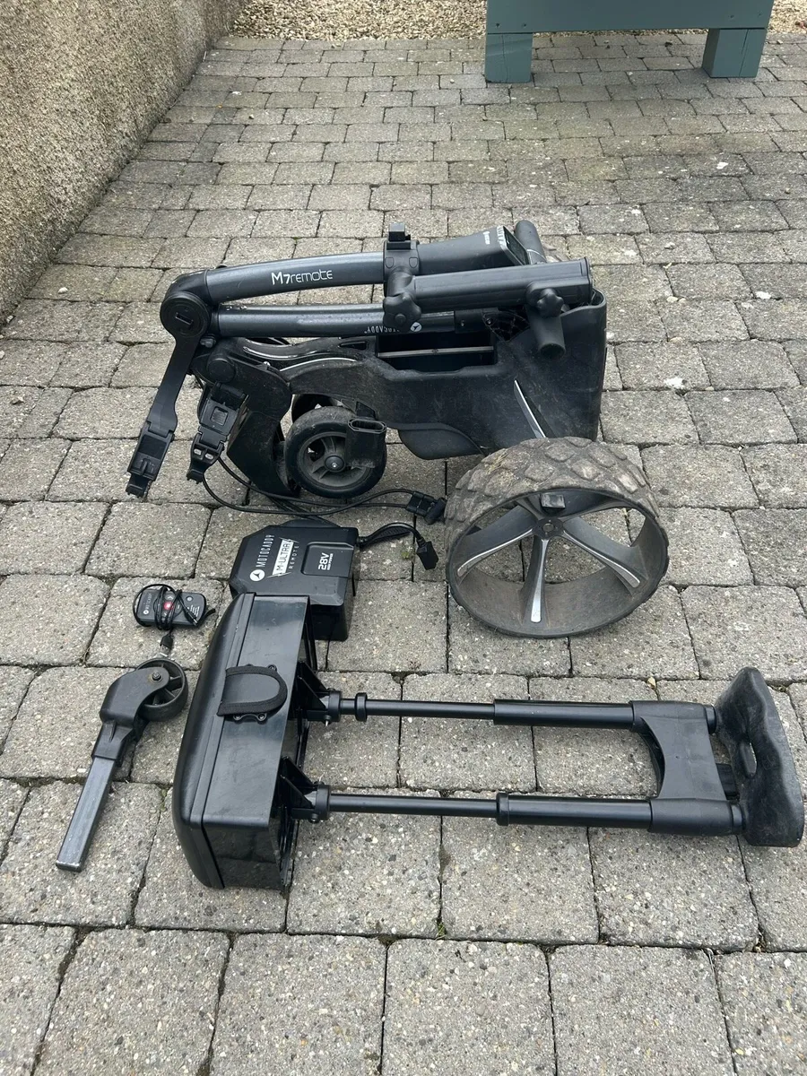 Motocaddy ME Remote Electric Golf Trolley - Image 3
