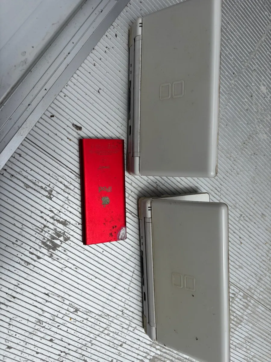 Nintendo DS & I-pod - Image 1