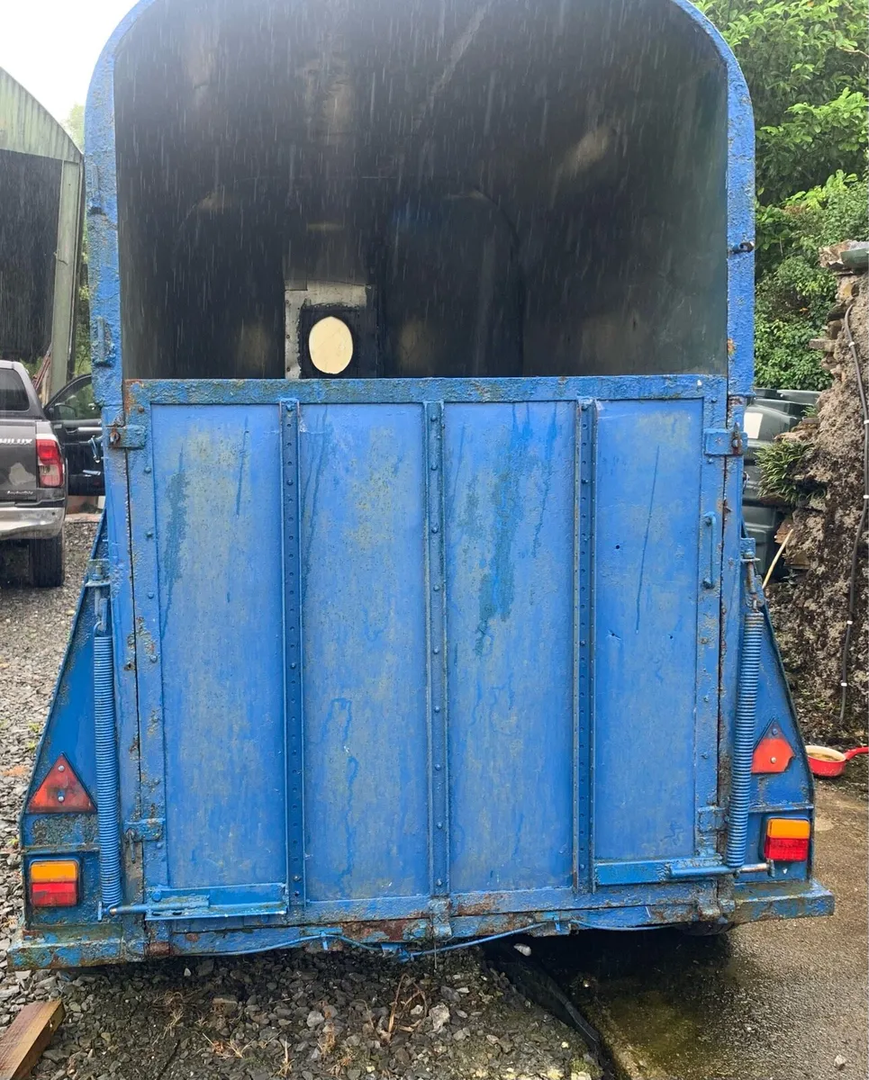 Horse box - Image 2