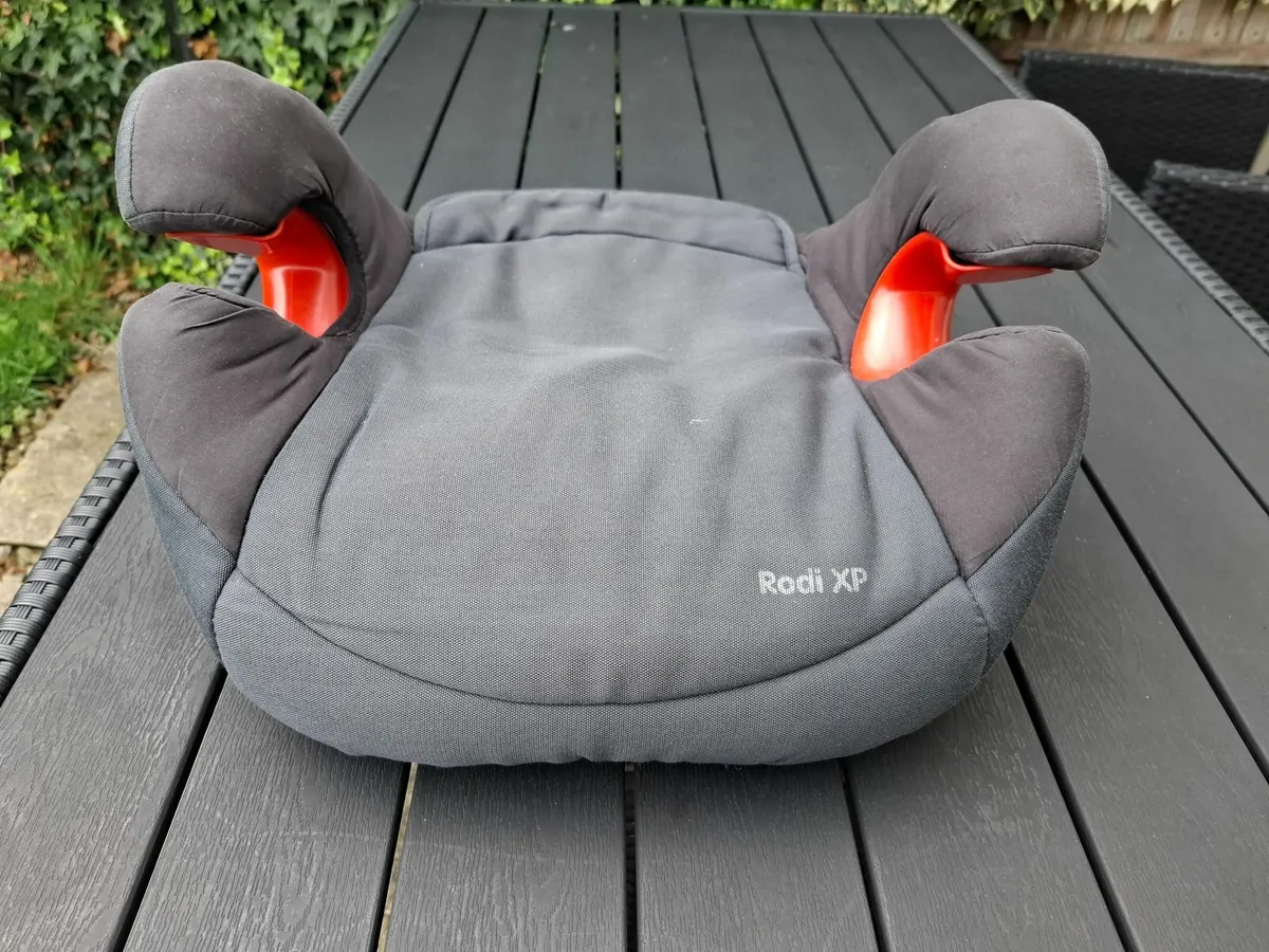 Car booster seat - Image 1